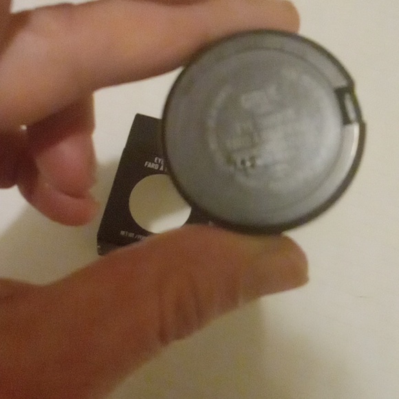 Mac long lasting eyeshadow in girlie nww - Picture 7 of 11